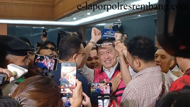 Tom Lembong Divonis 4.5 Tahun Ini Momen Angkat Borgol